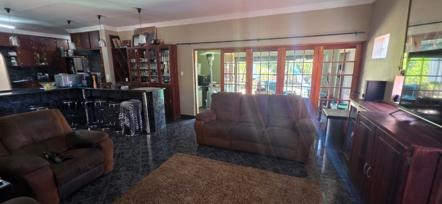 5 Bedroom Property for Sale in Wilkoppies North West